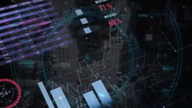 Şehir manzarası üzerindeki veri işleme ve istatistiklerin animasyonu. küresel iş, dijital arayüz, teknoloji ve ağ konsepti dijital olarak oluşturulmuş video.
