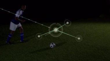 Futbolcu üzerinden bağlantı ağlarının animasyonu. global spor, teknoloji, dijital arayüz ve bağlantılar konsepti dijital olarak oluşturulmuş video.