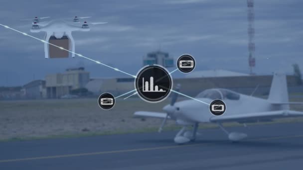 空港の上の小包とドローン上の接続のネットワークのアニメーション 世界的な出荷 ビジネス デジタルインターフェース テクノロジー ネットワーキングの概念がデジタルで生成されたビデオ — ストック動画