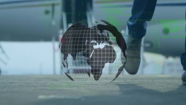 Animation Der Globus Und Datenverarbeitung Über Flughafen Und Reisende Globale — Stockvideo