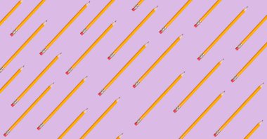 Leylak arka planında tekrarlanan sarı kalemlerin bileşimi. okul, eğitim ve öğrenim konsepti dijital olarak oluşturulmuş imaj.