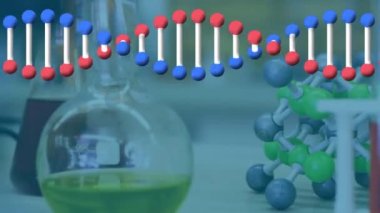 DNA yapısı laboratuvarda birden fazla ekipmana karşı dönüyor. okul eğitimi ve teknoloji konsepti