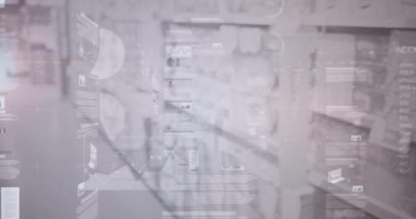 Dükkandaki rafların üzerinde istatistik ve veri işleme animasyonları. küresel alışveriş, iş, dijital arayüz, teknoloji ve ağ konsepti dijital olarak oluşturulmuş video.