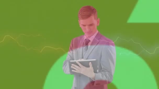 Tablet Kullanan Adamının Özel Satış Metninin Animasyonu Küresel Teknoloji Veri — Stok video