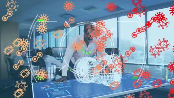Анимирование Вращающихся Сканеров Вирусных Клеток Над Человеком Гарнитуре Работающей Офисе — стоковое видео