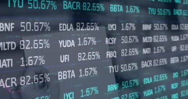 Not defterinden finansal veri işleme animasyonu. küresel alışveriş, iş, dijital arayüz, teknoloji ve ağ konsepti dijital olarak oluşturulmuş video.