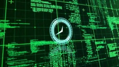 Siyah üzerinde yeşil veri işleme ile dijital arayüzü çeviren saatin animasyonu. küresel iletişim teknolojisi ve dijital arayüz konsepti, dijital olarak oluşturulmuş video.