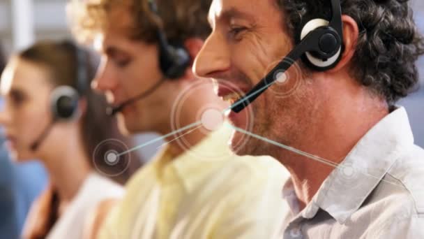 Animacja Sieci Połączeń Przez Przedsiębiorców Noszących Słuchawki Telefoniczne Koncepcja Biznesu — Wideo stockowe