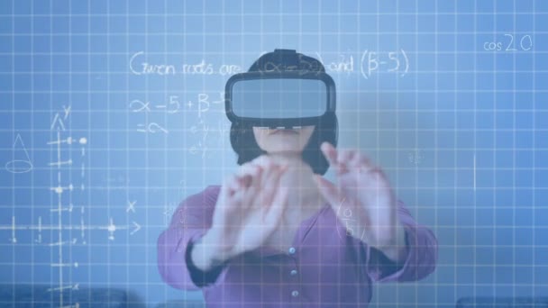 Animasi Gambar Matematika Dan Persamaan Atas Wanita Memakai Headset Koneksi — Stok Video