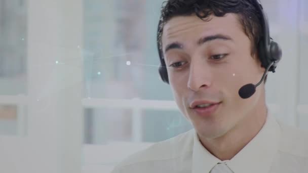 Telefon Kulaklığı Kullanarak Adamı Üzerinden Bağlantı Ağının Animasyonu Küresel Iletişim — Stok video