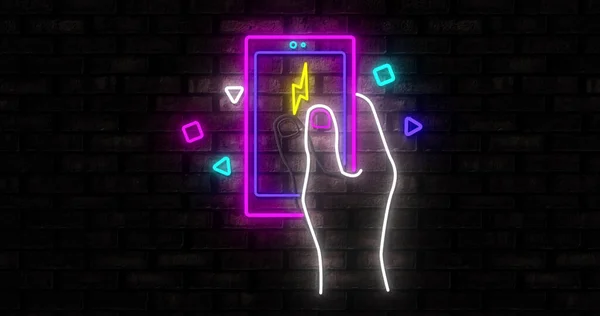 Изображение Ретро Неонового Розового Фиолетового Бирюзового Экрана Смартфона Пальцем Играющим — стоковое фото