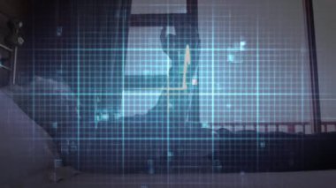 Kalp atış hızı monitörünün animasyonu ve mavi şebekedeki veriler, akıllı telefon kullanarak yataktaki yaşlı kadının üzerinde. Üst düzey sağlık hizmetleri, teknoloji ve tıbbi araştırmalar dijital olarak üretildi.