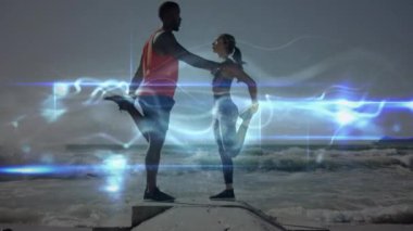 Kumsalda egzersiz yapan çiftlerin parlak ışıklarının canlandırması. spor, fitness ve sağlıklı yaşam tarzı konsepti dijital olarak oluşturulmuş video.