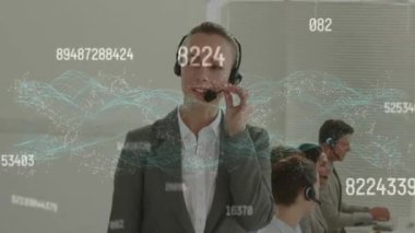 Telefon kulaklığı takan işadamları üzerinden bağlantı ağlarının canlandırılması.