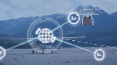 İHA 'nın taşıdığı parsel üzerindeki simgelerle bağlantı ağının animasyonu. küresel gönderim, bağlantılar, teknoloji ve dijital arayüz konsepti dijital olarak oluşturulmuş video.