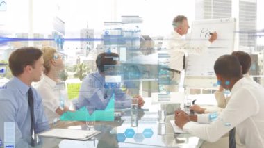 İş toplantısından sonra istatistik ve finansal veri işleme animasyonu. küresel iş, veri işleme, bağlantılar, teknoloji ve dijital arayüz kavramı dijital olarak oluşturulmuş video.