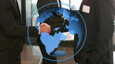 İş adamı tokalaşması üzerine dünya animasyonu. işletme, başarı, bağlantı, teknoloji ve dijital arayüz kavramı dijital olarak oluşturulmuş video.