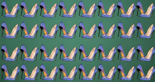 紫色のヒョウ柄の静止画の構成は 濃い緑色の背景に 行で繰り返される靴 ファッション アクセサリー背景パターンコンセプトデジタルアニメーション — ストック写真