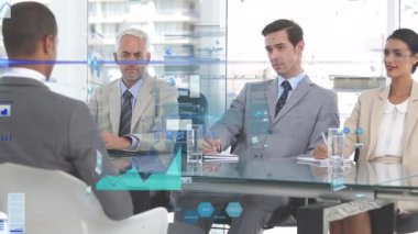 İş toplantısından sonra istatistik ve finansal veri işleme animasyonu. küresel iş, veri işleme, bağlantılar, teknoloji ve dijital arayüz kavramı dijital olarak oluşturulmuş video.