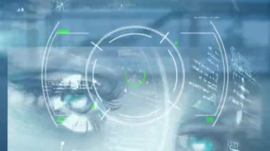 Boş ofis üzerinden tarama ve veri işleme ağının animasyonu. küresel iş, dijital arayüz, teknoloji ve ağ konsepti dijital olarak oluşturulmuş video.