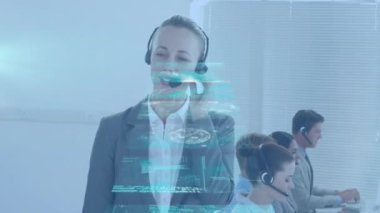 Telefon kulaklığı takan iş adamlarıyla bağlantı ağının animasyonu. ticari, ağ, bağlantılar, teknoloji ve dijital arayüz kavramı dijital olarak oluşturulmuş video