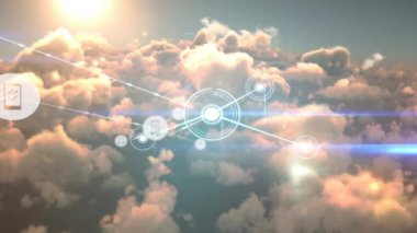 Bulutlu gökyüzü üzerindeki simgelerle bağlantı ağları. bağlantı, teknoloji ve dijital arayüz kavramı dijital olarak oluşturulmuş video.