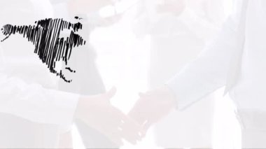 İş adamlarının el sıkıştığı dünya haritasının animasyonu. işletme, başarı, bağlantı, teknoloji ve dijital arayüz kavramı dijital olarak oluşturulmuş video.