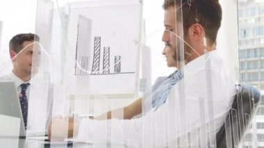 İş toplantısıyla ilgili istatistik ve veri işleme animasyonları. küresel iş, veri işleme, bağlantılar, teknoloji ve dijital arayüz kavramı dijital olarak oluşturulmuş video.