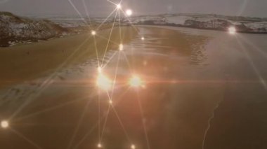 Manzara üzerindeki bağlantı ağının animasyonu. küresel dijital arayüz, teknoloji ve ağ konsepti dijital olarak oluşturulmuş video.