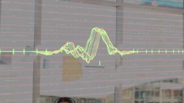 Telefon kulaklığı takan iş kadınının istatistik ve veri işleme animasyonu. iş, bağlantı, teknoloji ve dijital arayüz konsepti dijital olarak oluşturulmuş video.