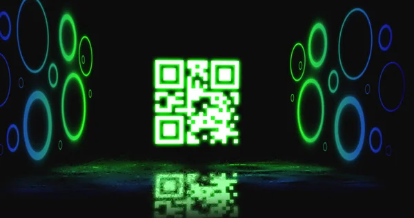 Зображення Мерехтливого Зеленого Коду Зеленими Синіми Неоновими Колами Чорному Тлі — стокове фото