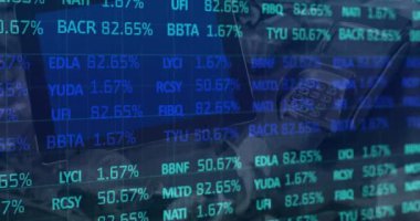 Ödeme terminali üzerinden finansal veri işleme animasyonu. küresel alışveriş, bağlantılar, iş dünyası, dijital arayüz, teknoloji ve ağ konsepti dijital olarak oluşturulmuş video.