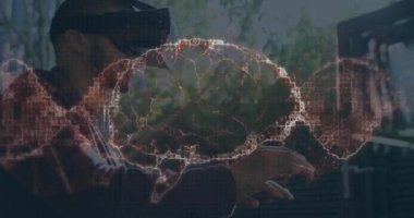 İnsan beyninin vr kulaklık takan bir adam üzerinde döndüğü ve veri işlediği animasyon. Bilim, bağlantı, teknoloji ve dijital arayüz konsepti dijital olarak oluşturulmuş video.