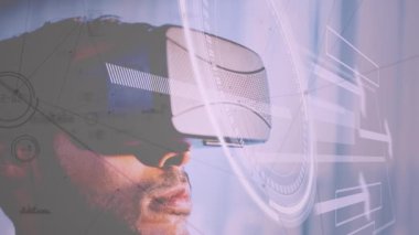 VR kulaklık takan adama karşı bağlantı ağı ve veri işleme ile dijital arayüz. küresel ağ oluşturma ve gelecekteki teknoloji kavramı