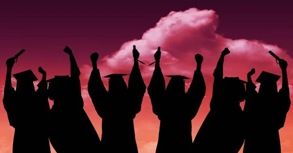 Σύνθεση Σιλουέτας Αποφοίτων Μαθητών Καπέλα Και Φορέματα Χέρια Σηκωμένα Στον — Φωτογραφία Αρχείου
