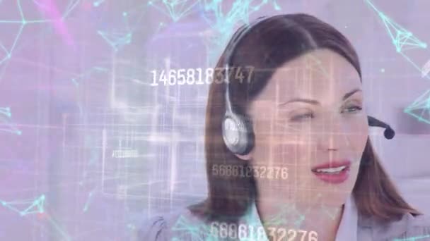 Animation Von Verbindungsnetzen Und Daten Über Eine Geschäftsfrau Mit Kopfhörer — Stockvideo