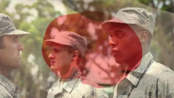 Eğitim Kampında Çavuşu Selamlayan Askere Karşı Japon Bayrağı Sallamanın Dijital — Stok video