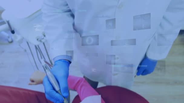 女孩坐在牙医椅子上的数据处理动画 全球医学 连接和技术概念数码视频 — 图库视频影像