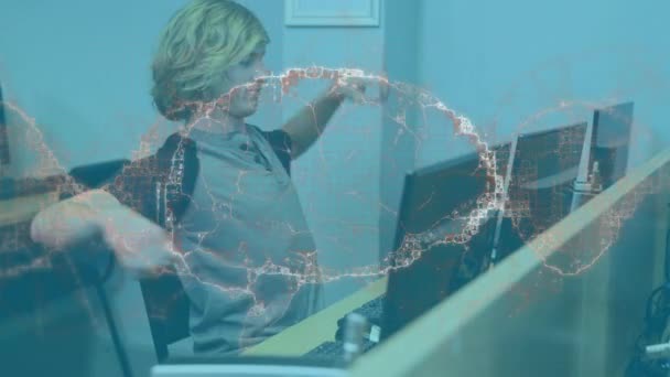 用计算机使人脑在男生身上旋转的动画 全球教育 数字接口 技术和网络概念 — 图库视频影像
