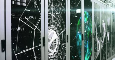 Sunucu odasındaki bilgisayar sunucularından akan dünya, veri işleme ve dijital bilgi görüntüsü. İnternet hizmet sağlayıcısı veya veri işleme merkezi genel ağı.