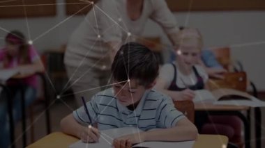Okul çocuğu yazıları üzerinden bağlantı ağının animasyonu. küresel eğitim, dijital arayüz, teknoloji ve ağ konsepti dijital olarak oluşturulmuş video.