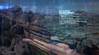 Kayaların üzerindeki bağlantı ağının animasyonu. küresel bağlantı, dijital arayüz, teknoloji ve ağ konsepti dijital olarak oluşturulmuş video.