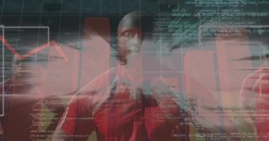 Spor stadyumundaki ragbi oyuncusunun istatistik ve veri işleme animasyonu. küresel spor, rekabet ve veri işleme kavramı dijital olarak oluşturulmuş video.