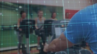 Izgara üzerinde egzersiz yapan insanların animasyonu. global spor, veri işleme, dijital arayüz ve teknoloji konsepti dijital olarak oluşturulmuş video.