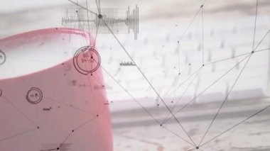 Bir fincan kahve eşliğinde bağlantı ağının animasyonu. ticari, ağ, bağlantılar, teknoloji ve dijital arayüz kavramı dijital olarak oluşturulmuş video.