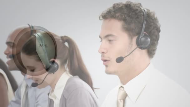 Animatie Van Statistieken Gegevensverwerking Zakelijke Mensen Met Telefoonheadsets Bedrijfs Verbindings — Stockvideo