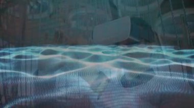 VR kulaklık takan adamın üzerinde ikili kodlama animasyonu. küresel dijital arayüz, teknoloji ve bağlantılar konsepti dijital olarak oluşturulmuş video.