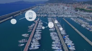 Marinadaki simgelerle bağlantı ağının animasyonu. bağlantılar, seyahat, teknoloji ve dijital arayüz konsepti dijital olarak oluşturulmuş video.