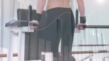 Güçlü kadın egzersizleriyle ilgili veri işleme ve istatistiklerin animasyonu. global spor, fitness ve veri işleme konsepti dijital olarak oluşturulmuş video.