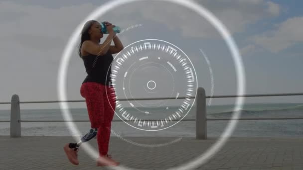 Анимация Сканирования Прибрежной Зоны Над Женщиной Искусственной Питьевой Водой Конечностей — стоковое видео